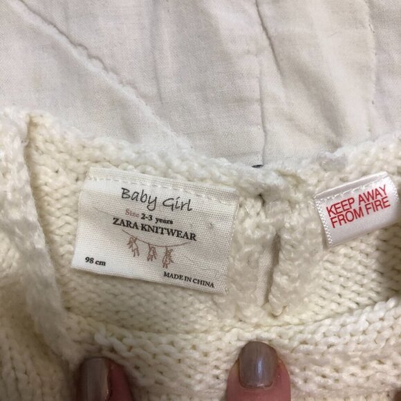 3/$25 ❥ Zara Knitwear Soft Sweater Polka Dot Long Sleeves White Gray Girl 2T 3T - Picture 4 of 4